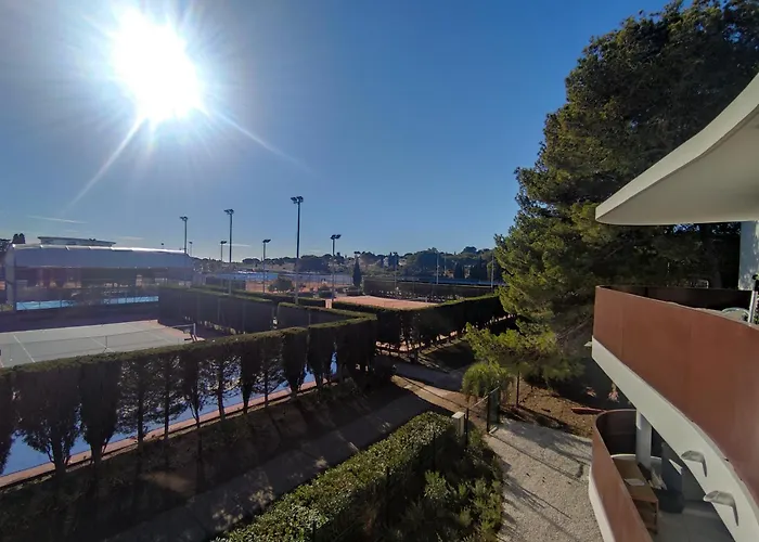 Tennis Cap D'agde, 220 *